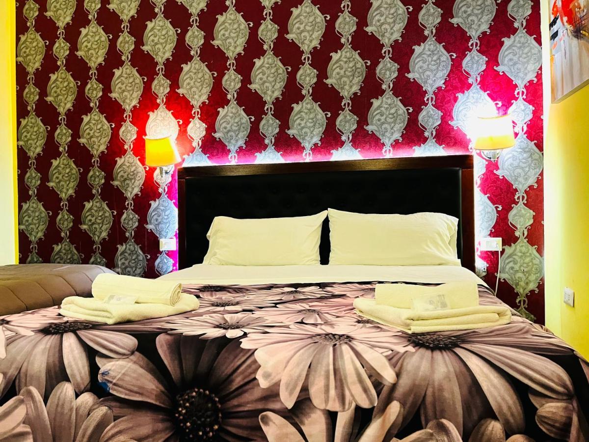 Holiday Rome Guesthouse ภายนอก รูปภาพ