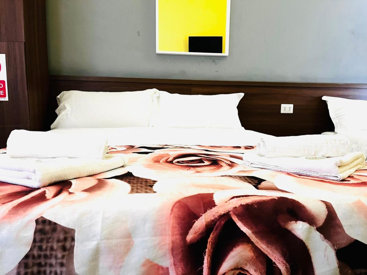 Holiday Rome Guesthouse ภายนอก รูปภาพ