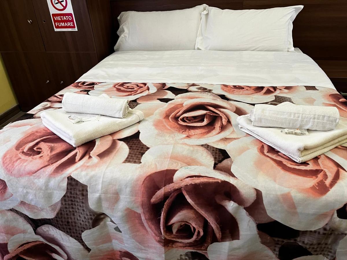 Holiday Rome Guesthouse ภายนอก รูปภาพ