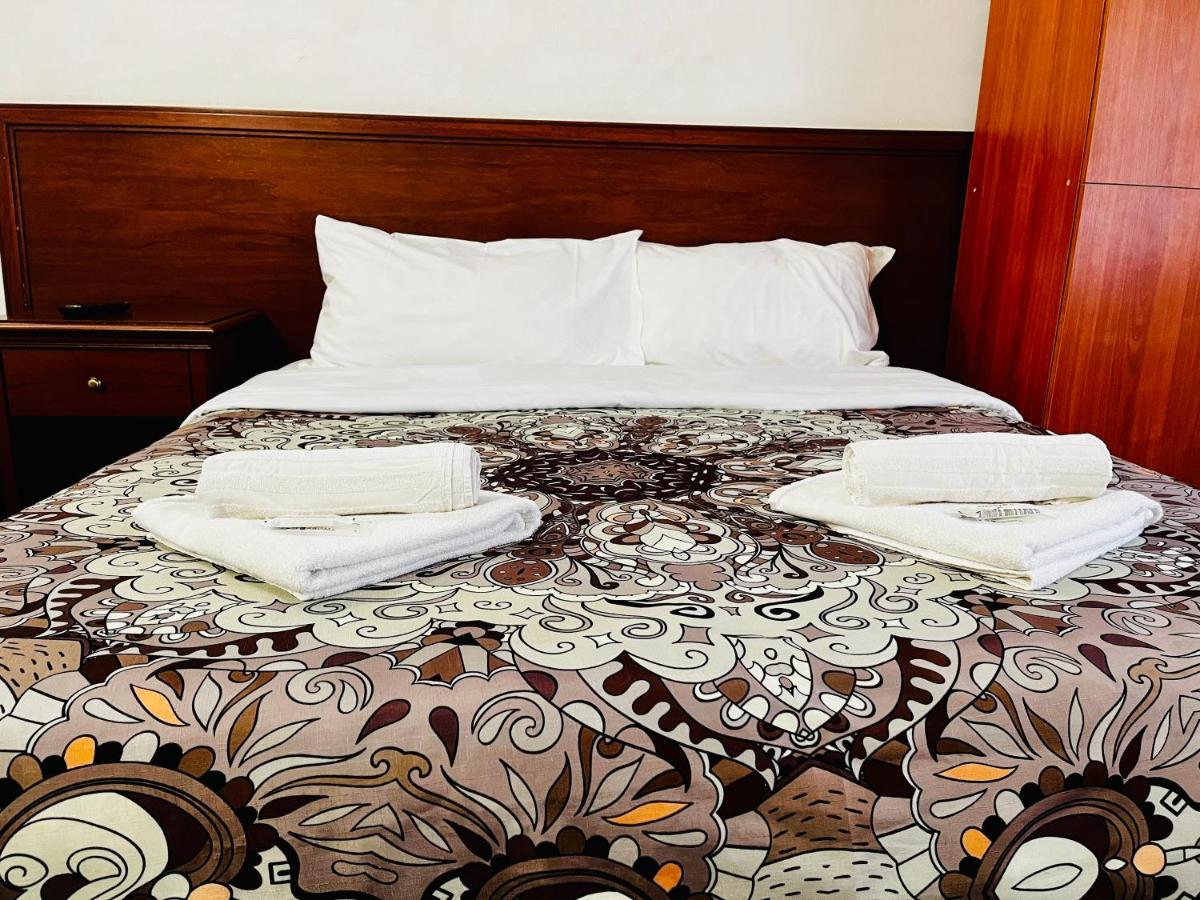 Holiday Rome Guesthouse ภายนอก รูปภาพ