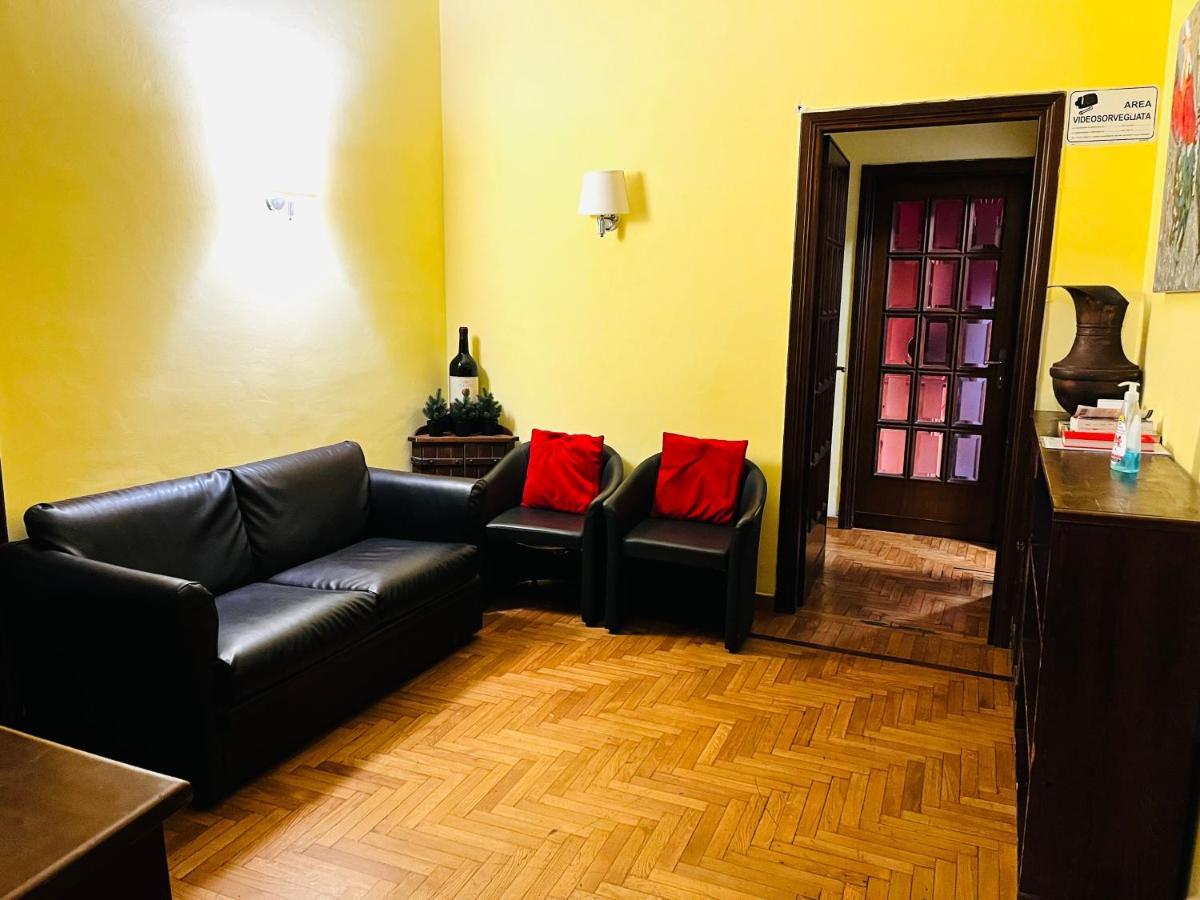 Holiday Rome Guesthouse ภายนอก รูปภาพ