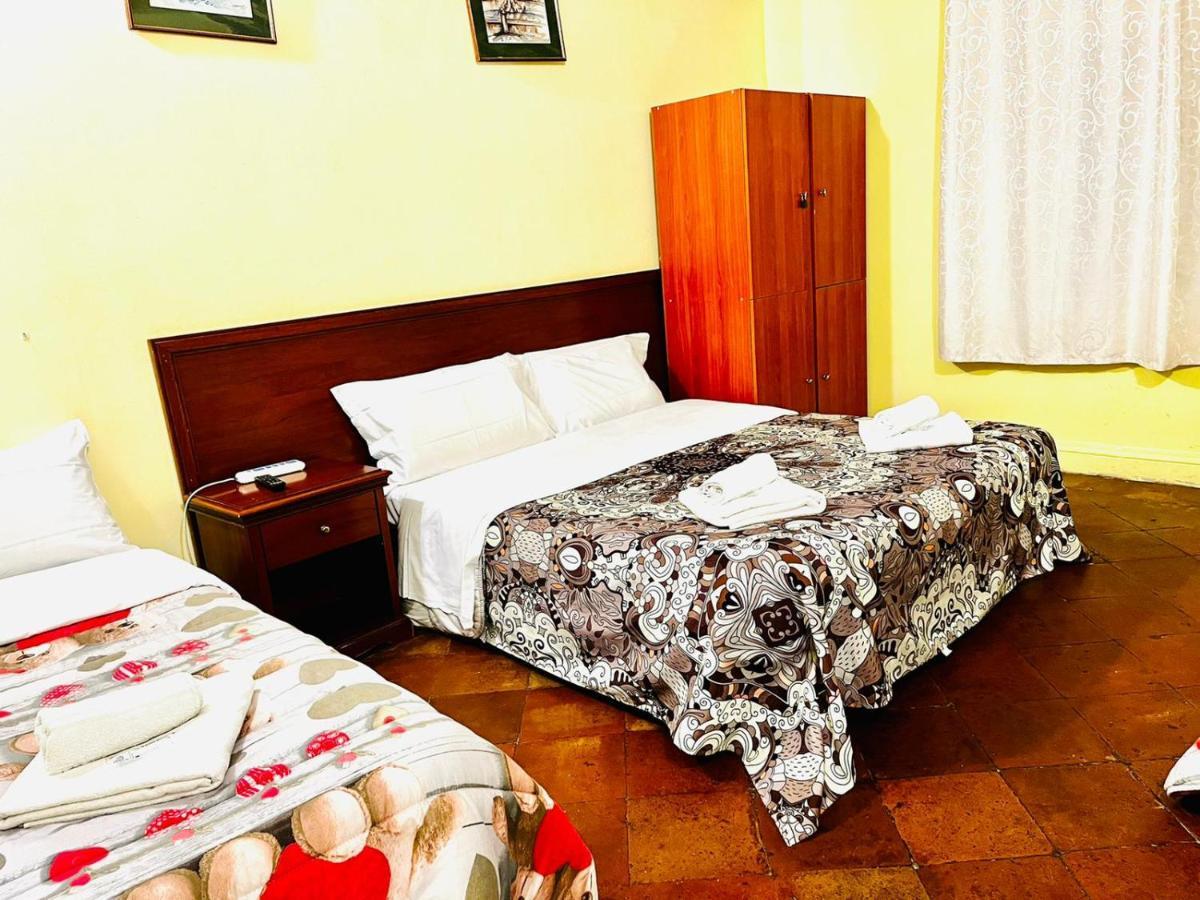 Holiday Rome Guesthouse ภายนอก รูปภาพ