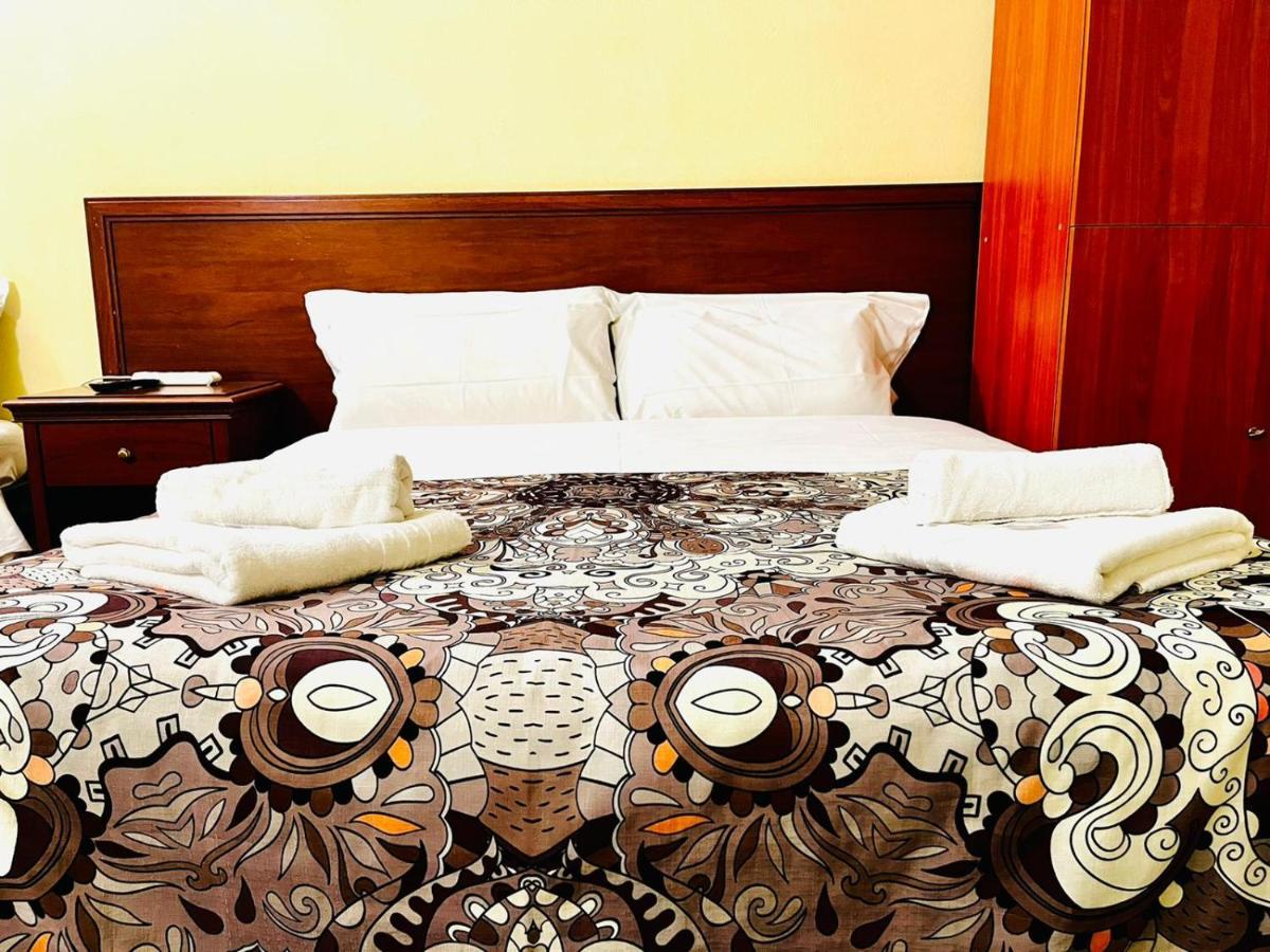 Holiday Rome Guesthouse ภายนอก รูปภาพ