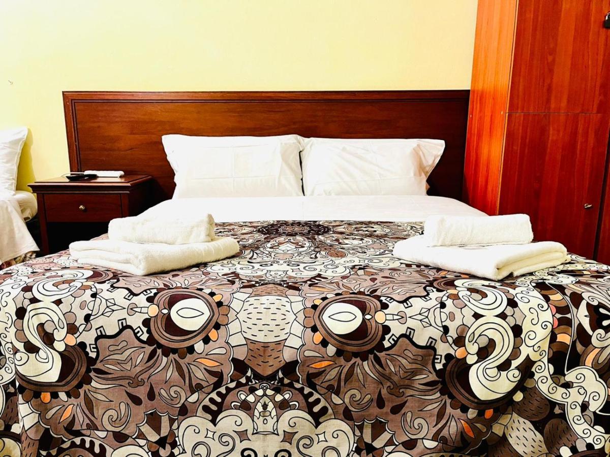 Holiday Rome Guesthouse ภายนอก รูปภาพ